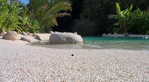 Photo Tour de piscine en granulats de marbre