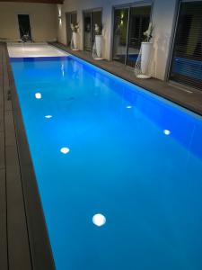 Photo Ralisation piscine intrieur et exterieur, liner en rsine toute couleur